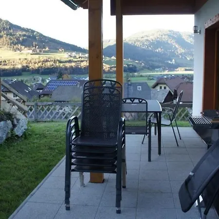 Schoenes Ferienhaus In Mit Terrasse, Grill Und Garten